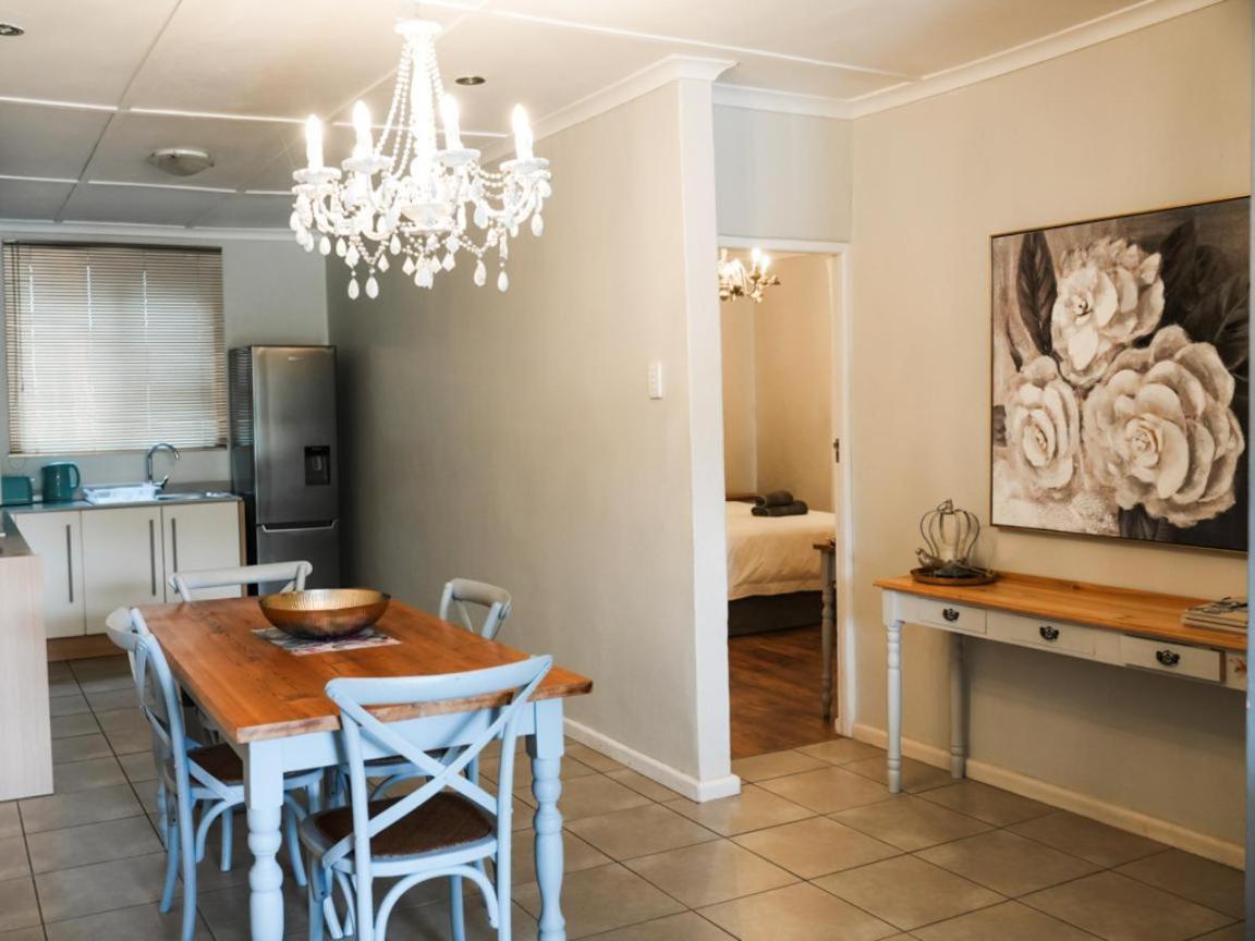 Dellville Country House & Cottages Carnarvon Bilik gambar
